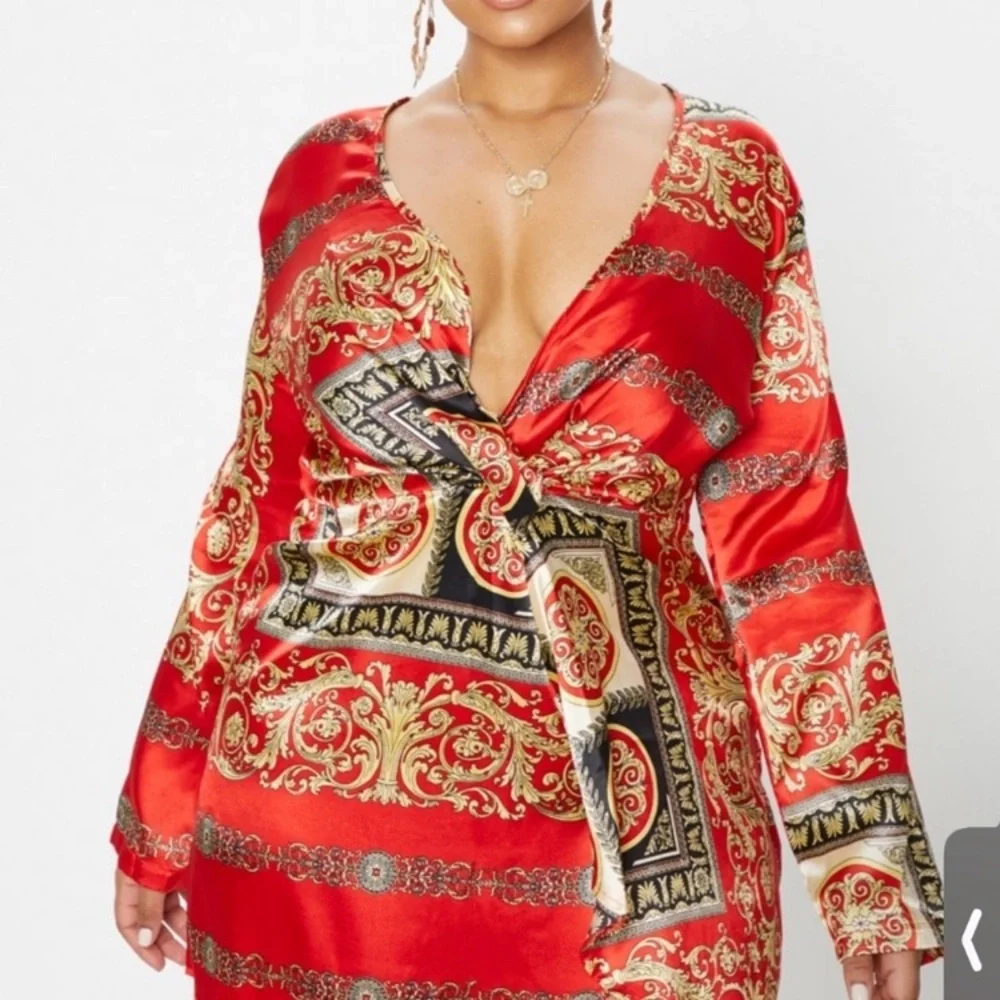 PrettyLittleThing Red Baroque Print Long Sleeve Wrap Dress - Picture 2 of 5